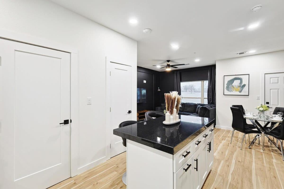 New 2B Townhome Near At&T Global Life 6Flag Arlington Eksteriør billede